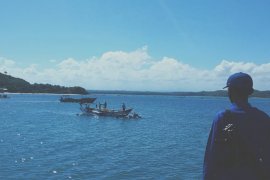 Sampan karam, bapak dan anak asal Batu Nampar Loteng terombang-ambing di Samudera Hindia