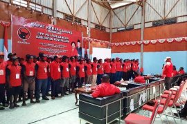 DPD PDIP Papua lantik 27 pengurus anak cabang di Kabupaten Puncak Jaya