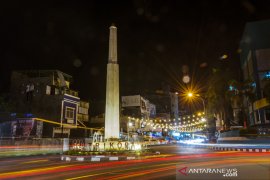 FOTO - Tugu Trikora Saat Malam di Ambon
