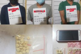 Transaksi pil ekstasi, tiga orang ditangkap polisi