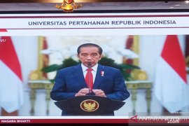 Presiden Jokowi beri selamat Megawati yang terima gelar profesor kehormatan