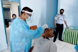 Pegawai Imigrasi Sibolga dan rombongan kerja Keimigrasian Sumut dinyatakan bebas COVID-19