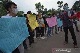 Santri Kecam Korupsi Dana Hibah Untuk Pondok Pesantren Page 1 Small