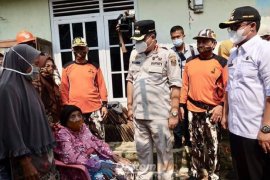 Pemkab Lampung Tengah perbaiki rumah warga tak mampu