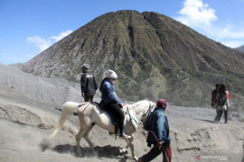 Kawasan wisata Gunung Bromo dibuka bertahap untuk wisatawan