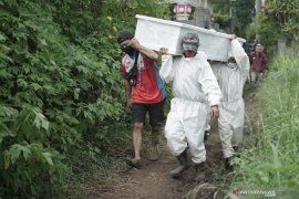 Jenazah dimakamkan di TPU COVID-19 Cikadut-Kota Bandung meningkat
