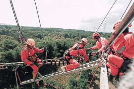 PLN ganti 324 keping isolator pada SUTT Probolinggo-Lumajang