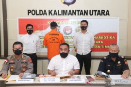 Polisi tangkap WN Jerman bawa permen mengandung ganja