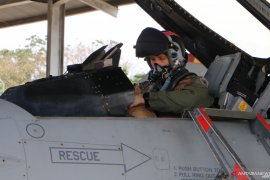 Enam pesawat tempur F-16 milik AS latihan bareng di Pekanbaru