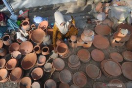 UMKM Gerabah Terdampak Lonjakan COVID-19