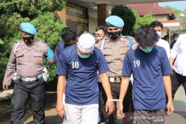 Tiga pemalsu dokumen SIM hingga BPKB ditangkap di Bandung