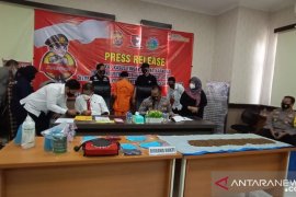 Polisi ungkap "home industri" tembakau gorila