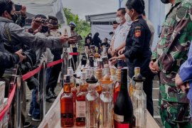 Bea Cukai Denpasar musnahkan ratusan minuman beralkohol ilegal