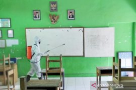 Brimob Kalsel disinfektan sarana pendidikan jelang sekolah tatap muka