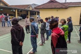 Cegah aksi premanisme puluhan juru parkir liar di Sukabumi dijaring polisi