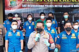 Polrestro Jakarta Barat sita 30 gram ganja milik Anji
