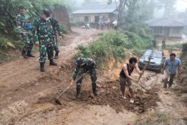 TNI AD bangun 1.200 meter jalan di Kubu Raya dalam program TMMD
