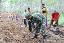 TMMD ke-111 di Tapin : TNI bersama rakyat gotong royong bangun jalan