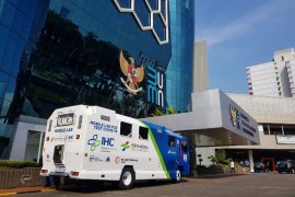 Menteri BUMN Erick Thohir menghadirkan Mobile Laboratorium tes PCR