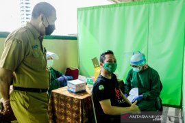 Warga Solo usia 18 tahun ke atas mulai divaksin