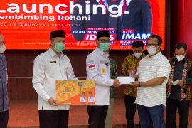 Penuhi janji kampanye, Idris-Imam berikan 1000 Kartu Pembimbing Rohani