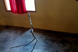 Puluhan rumah, tempat ibadah di Maluku Tengah rusak akibat  gempa