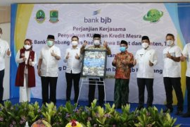 Bank BJB Karawang salurkan KUR Pertanian dan Kredit Mesra bagi petani
