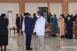 Gubernur lantik Bupati dan Wakil Bupati Teluk Bintuni
