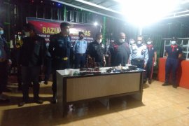 Petugas Rutan Baturaja razia kamar hunian narapidana