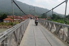 Jembatan gantung itu tumbuhkan ekonomi masyarakat Lebak