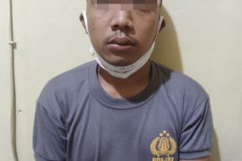 Polisi gadungan ditangkap karena curi equalizer masjid