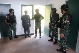 Pangdam Cenderawasih serahkan enam rumah Dinkes Intan Jaya dari KSAD