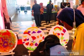 Hadiri lukis tunanetra anak, Emil Dardak bangga penyandang disabilitas tak berhenti berkarya