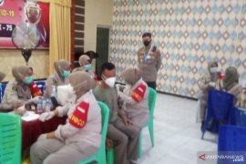 1.300 orang warga mendaftar jadi penerima vaksinasi COVID-19 di Polres Agam