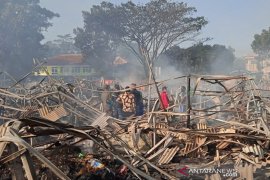 Polres Garut dalami penyebab kebakaran pasar darurat Leles