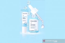 Serum ampoule "niacinamide" lengkapi seri "lightening" Wardah