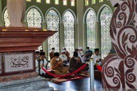 Sehari dilantik, Alfedri-Husni ziarah makam semua sultan di Siak