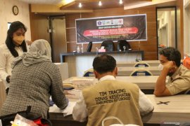 Kepala DPMD terpapar COVID-19, sejumlah ASN Situbondo jalani tes usap antigen