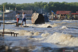 BMKG: Waspadai gelombang tinggi empat meter di perairan barat Kepulauan Mentawai