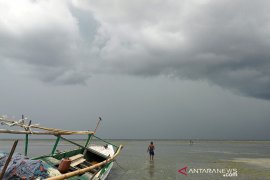 Hujan dan berawan prediksi cuaca sebagian kota di Indonesia, Pangkalpinang berawan tebal