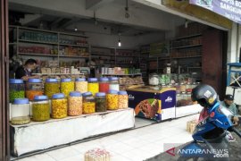Penjualan oleh-oleh khas Cianjur turun hingga 80 persen