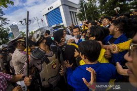 Ricuh Aksi Tolak Pelemahan KPK Di Banjarmasin