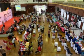 Ribuan karyawan PT Semen Padang  Group dan masyarakat sekitar divaksin COVID-19