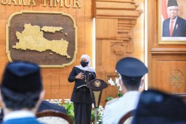 Gubernur Jatim terkonfirmasi COVID-19  usai tes usap