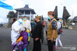 Yadnya Kasada di Bromo dilaksanakan hanya untuk warga Tengger karena COVID-19