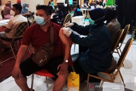 Polda Kalsel vaksinasi 493 pengunjung dan karyawan Duta Mal Banjarmasin