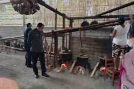 Pemprov Bali bina petani arak Buleleng