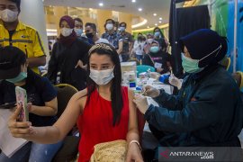 Vaksinasi COVID-19 Di Mal Banjarmasin