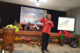 Museum Siwalima Maluku ajak pelajar SMA bedah 12 koleksi sejarah, perlu dilestarikajn