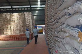 Cadangan beras Bulog Cirebon capai 100 ribu ton